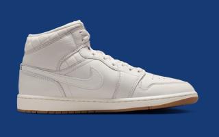 Air Jordan 1 Mid (SKU: IO2051-001). Photo via Nike.