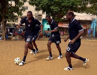 Abidjan locals playing football in lêkê sandals. Photo by Tora San Traoré via Kasi Flavour10.