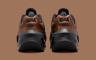 Heel angle of Nike's Air Max Muse in a "Light British Tan/Black" color scheme.
