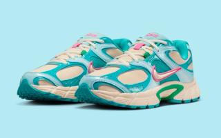 Women's Nike V5 RNR in a "Guava Ice/Pinksicle/Glacier Ice/Pale Ivory" color scheme.