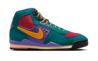 Nike Baltoro boot retro in a "Bright Spruce/Kumquat/Fruit Punch/Black/Celestial Gold" color scheme.