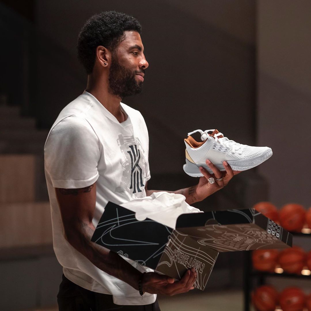 Kyrie 5 store x sandy