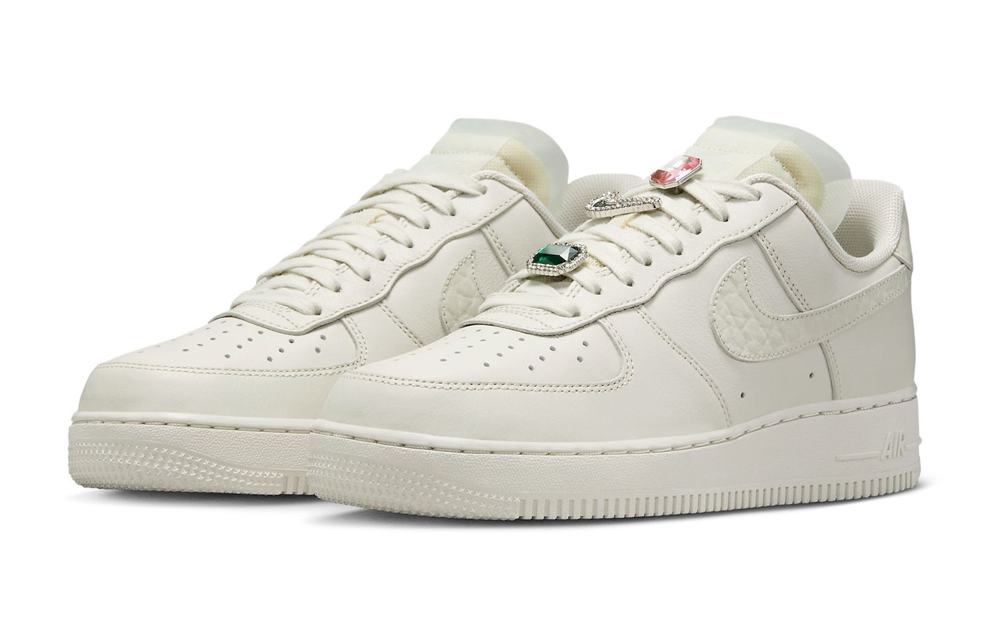 ☆送料関税込☆Nike WMNS Air Force 1 Low Bling☆超人気☆ ☆送料関税込☆Nike WMNS Air Force 1 Low Bling☆超人気