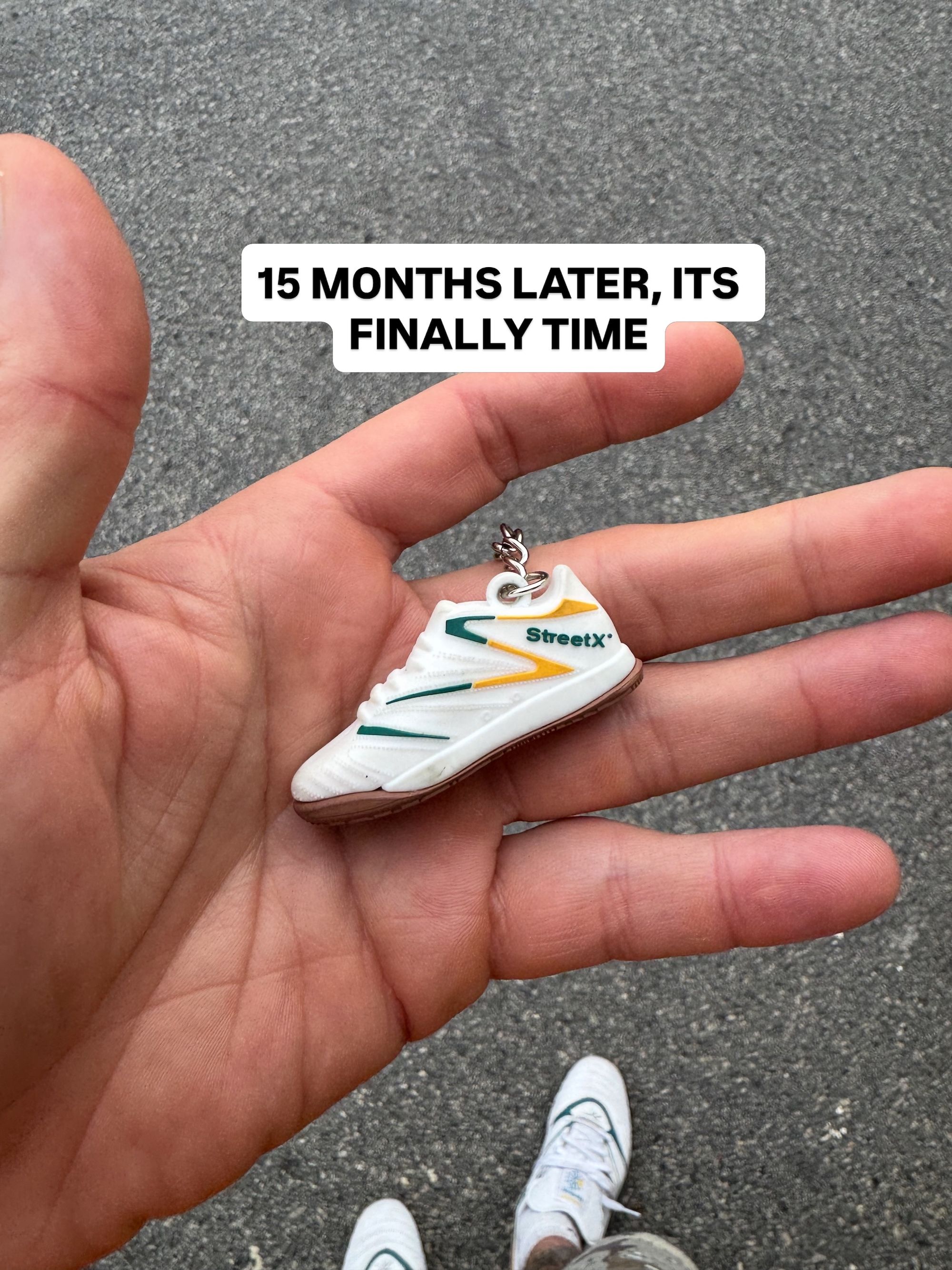 Keychain in the shape of the StreetX x Reebok Sidewinder Indoor. Photo via StreetX.