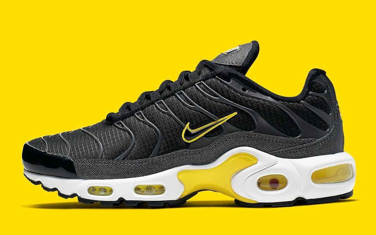 nike air max plus black and yellow