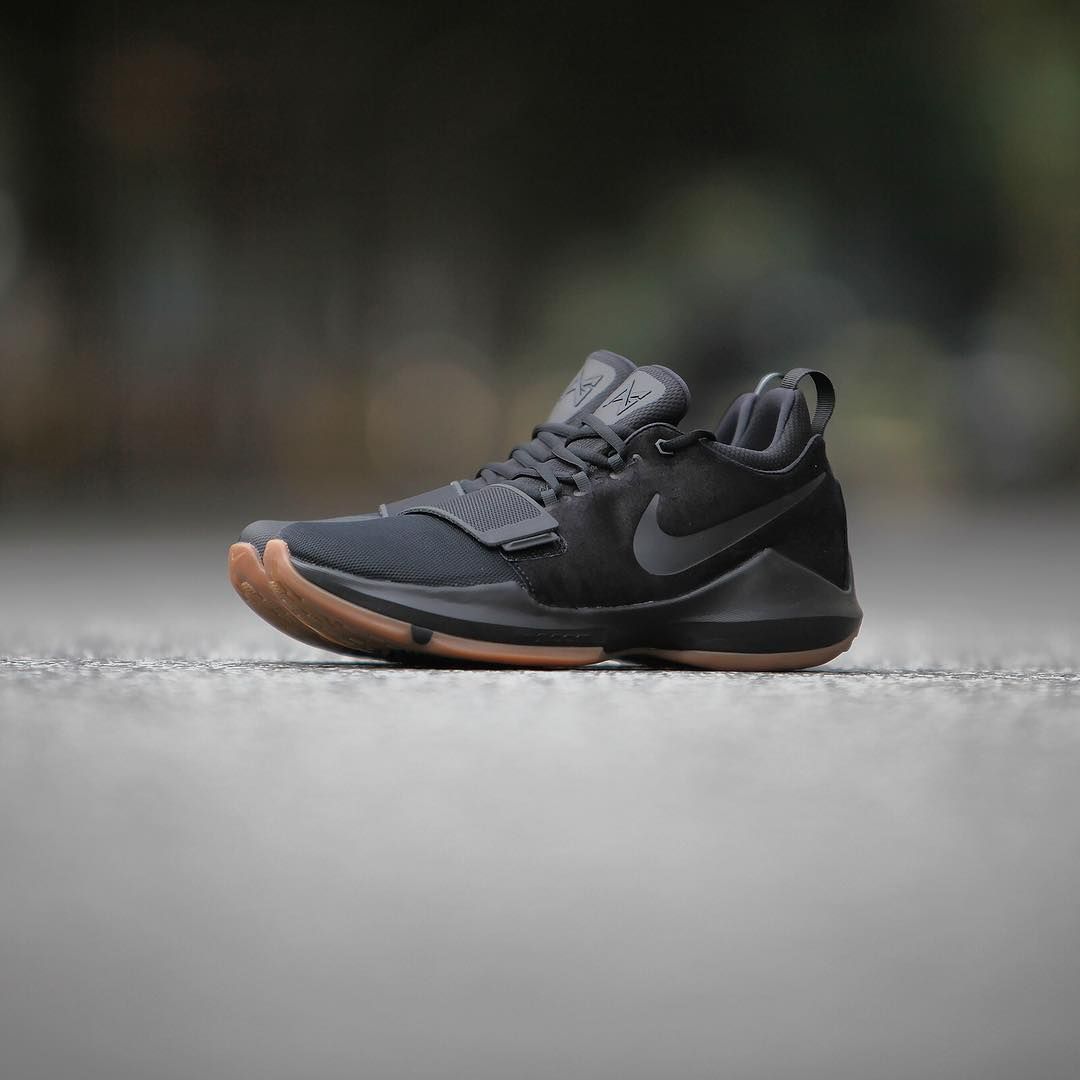 Nike pg 1 gum bottom best sale