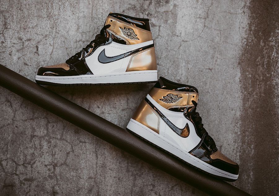 Jordan 1 store gold toe creasing