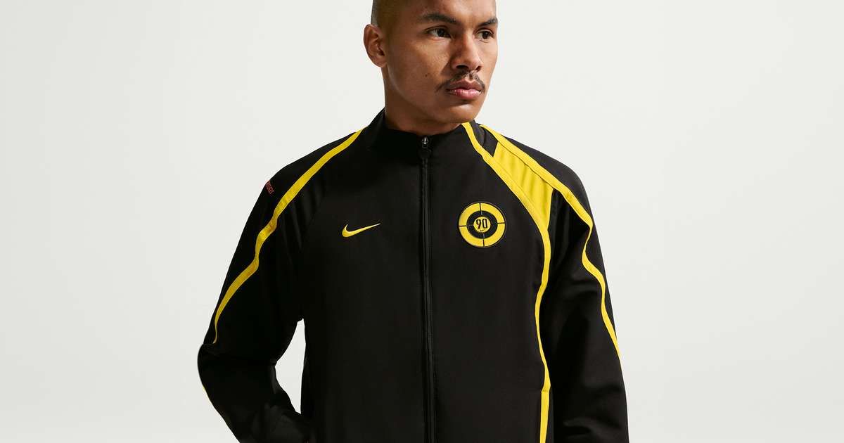 Nike ベンチコート トータル90 L 黒/黄色 Nike's Black-Yellow Total 90 Laser Football Boots Inspired This