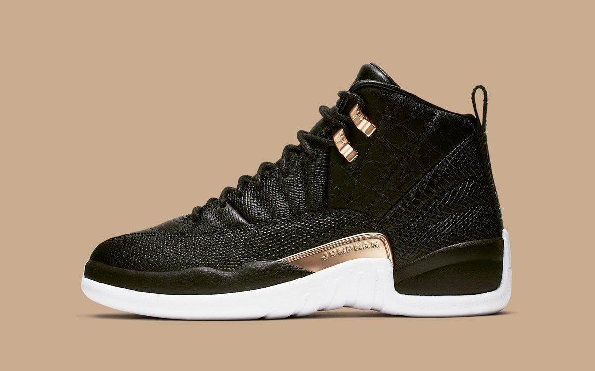 Midnight black jordan 12 sale