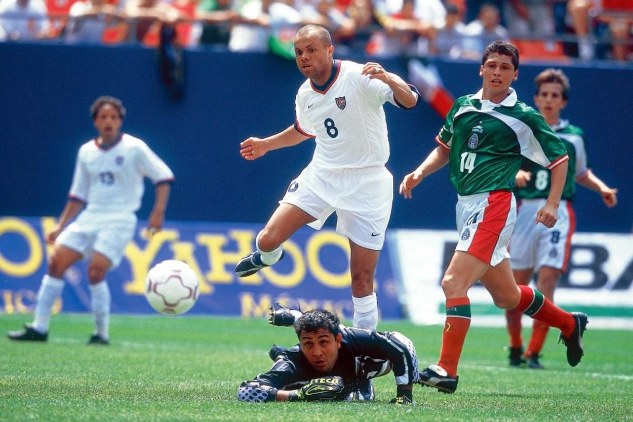 Earnie Stewart against Mexico, June 11, 2000 wearing USMNT's 2000 Home jersey by Nike.