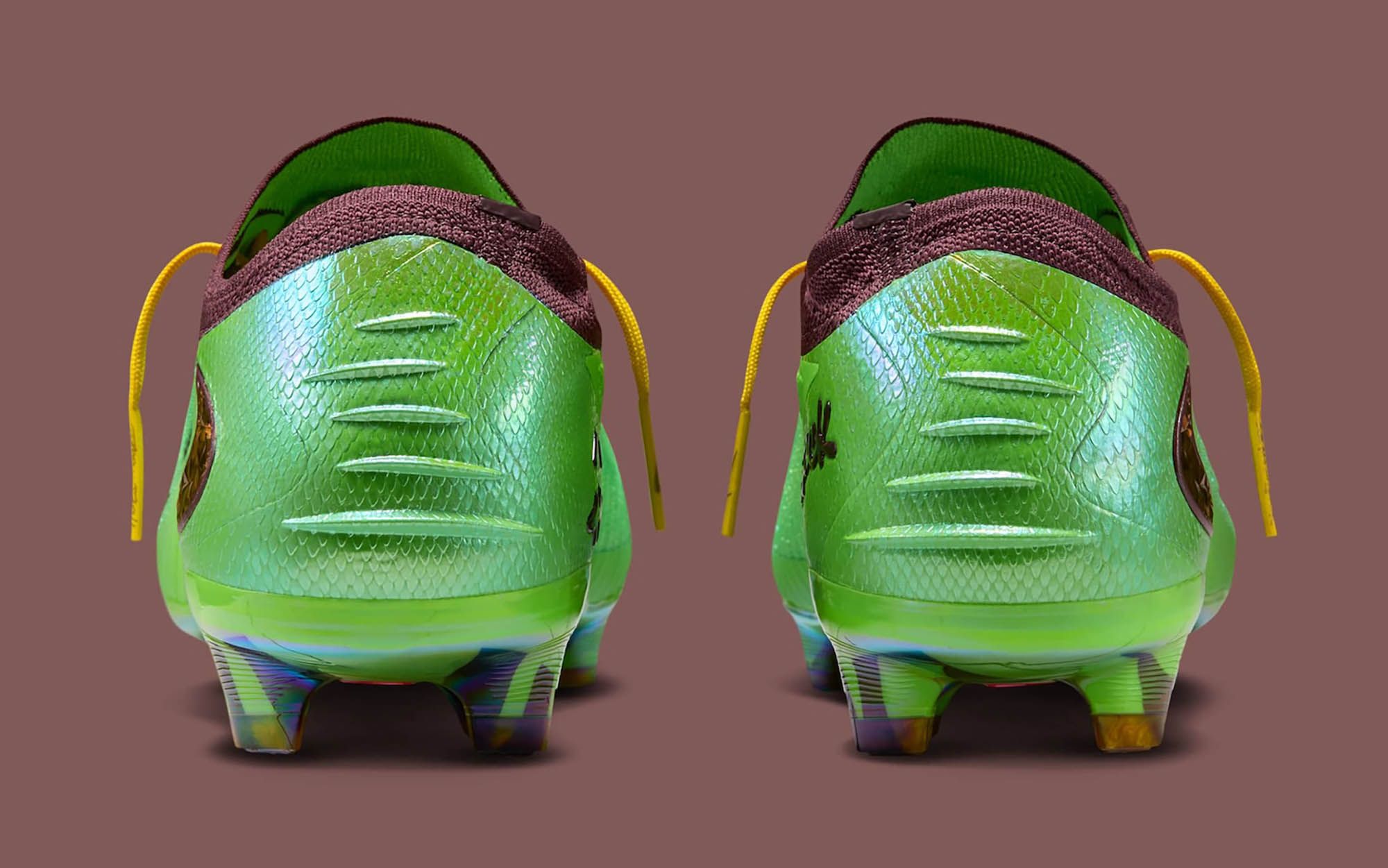 Travis Scott x Nike Phantom 6 Low Elite FG (SKU: IQ8140-900). Photo via Nike.