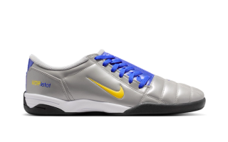 Women's Nike Total 90 III Indoor "Pink Rise" sneaker.