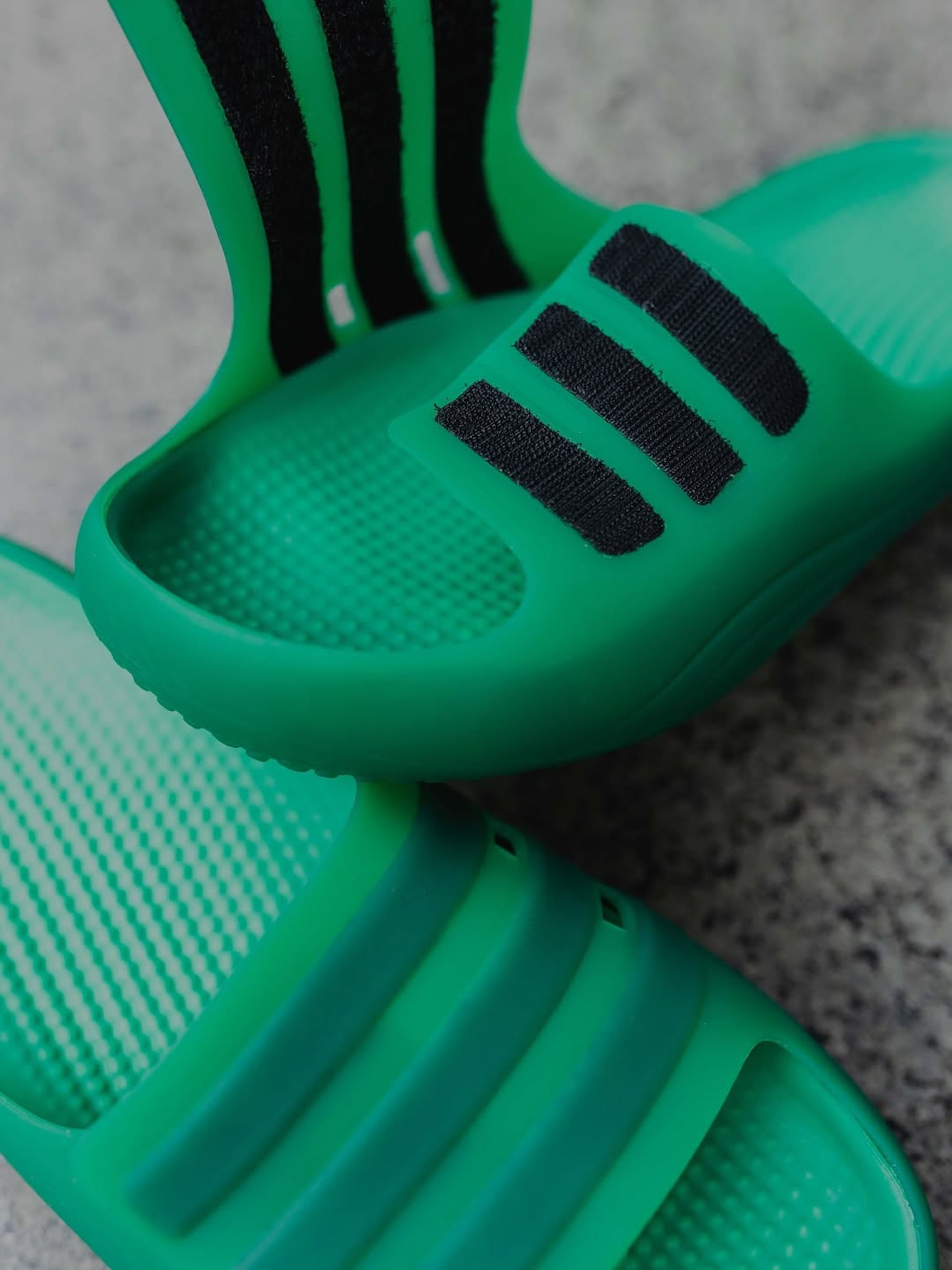 "Bold Green" adidas Adislide. Photo via @lust.mexico on Instagram.