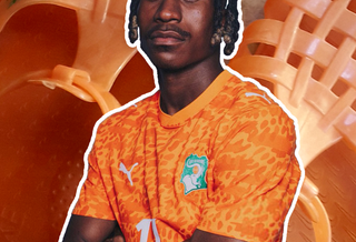 Collage of Ivory Coast's Yan Diomande and the plastic Lêkê sandal. Photos by FIFA, Wikipedia user Doumbia.