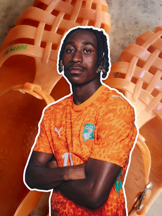 Collage of Ivory Coast's Yan Diomande and the plastic Lêkê sandal. Photos by FIFA, Wikipedia user Doumbia.