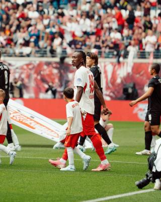 Yan Diomande wearing New Balance Furon. Photo via Yan Diomande.