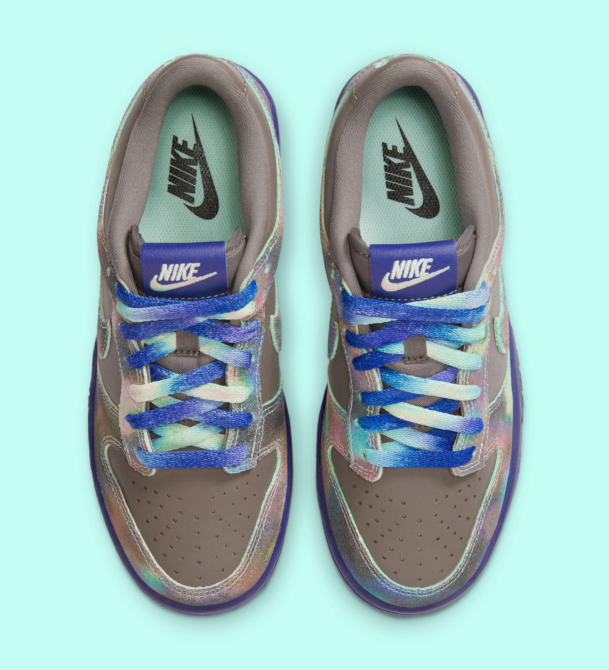 Kuroiso pandaページ This Kids Nike Dunk Low “Panda” Mixes Suede, Color, and Fun