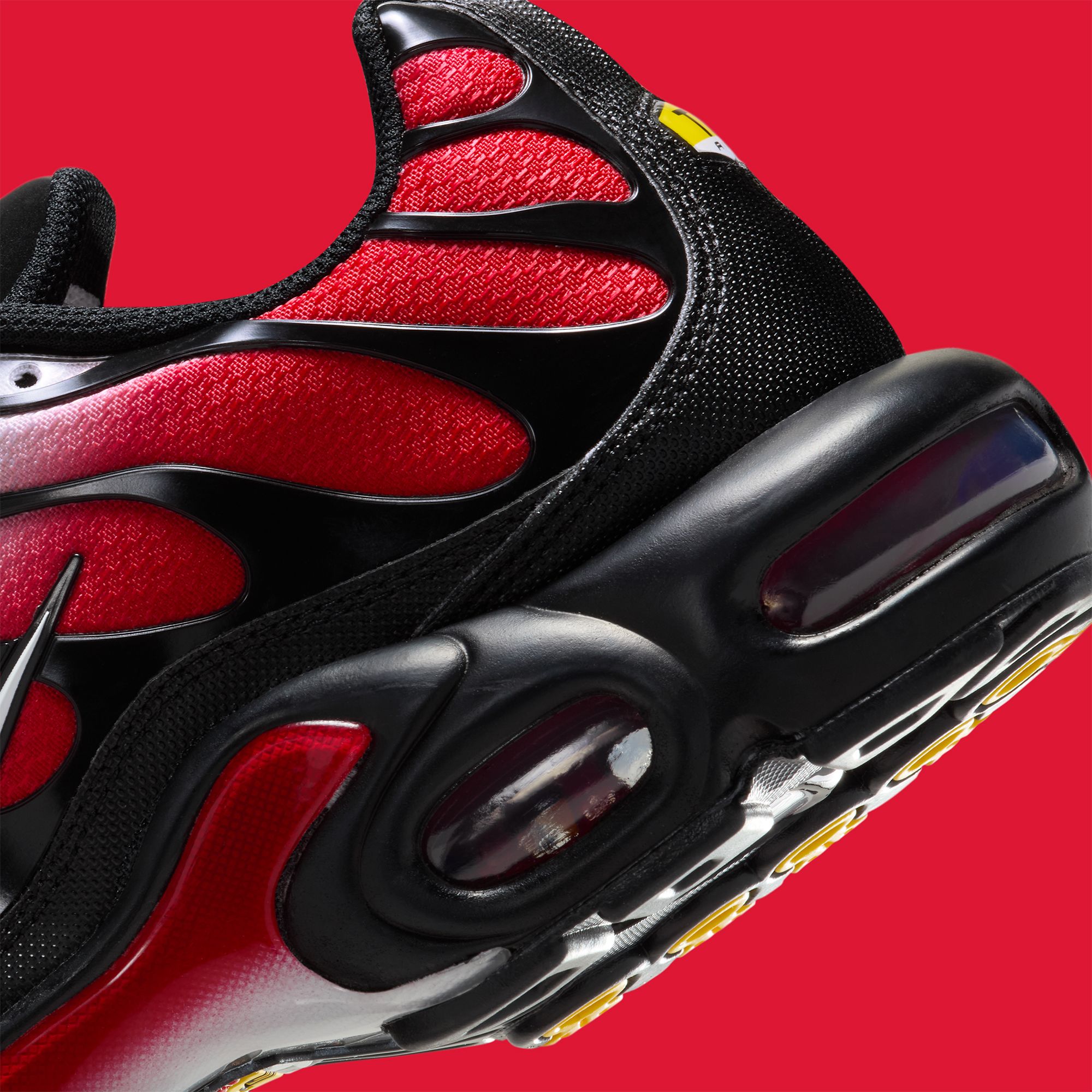 Nike Air Max Plus Returns in Striking White-to-Red Gradient 