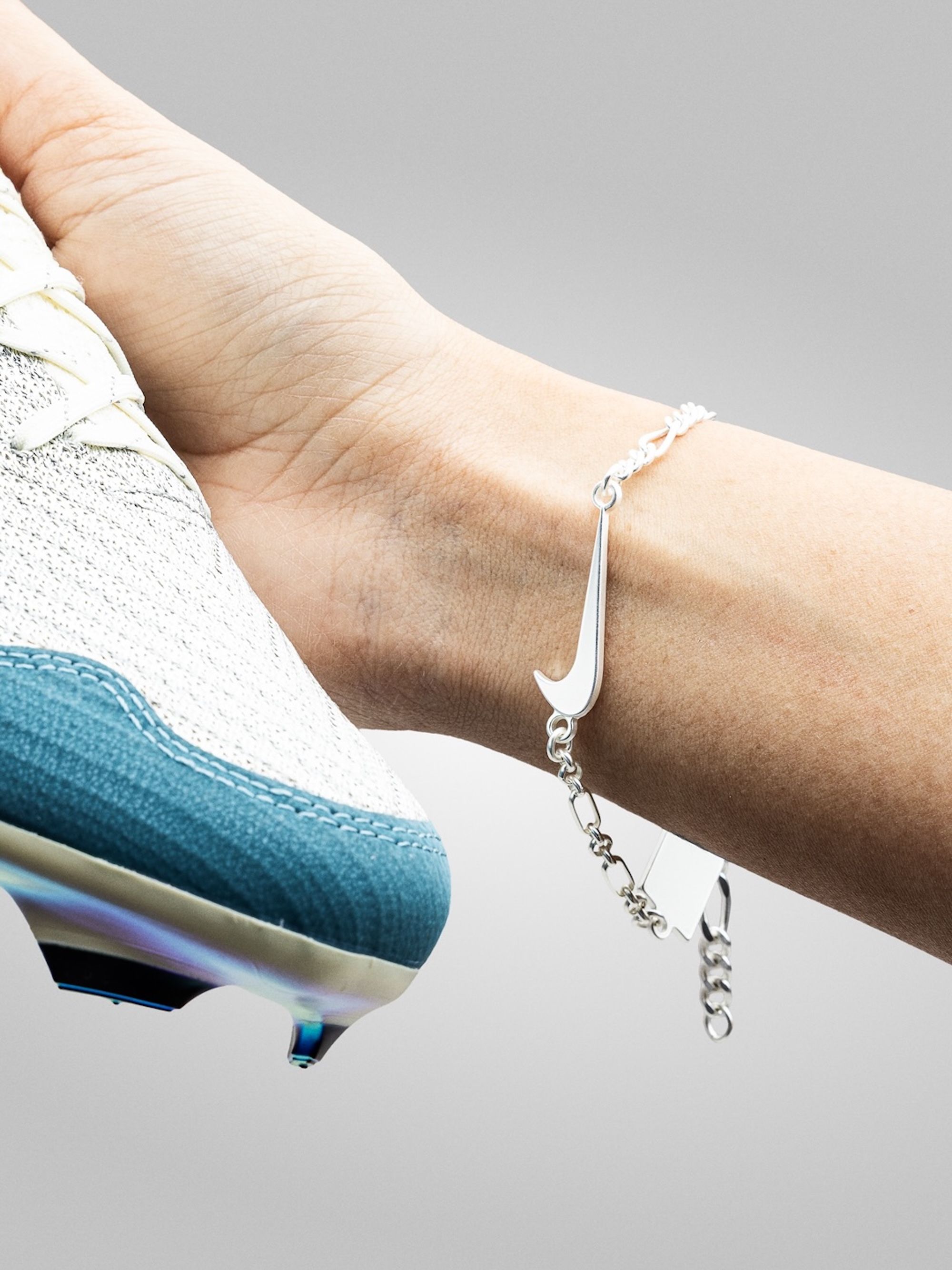 Braclet by Patta for Nike Mercurial Vapor 16 Collab. Photo via Unisport.