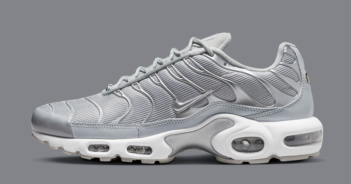 air max plus metallic silver