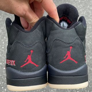 The outsole of the Air sig Jordan 4 Black and Light Steel