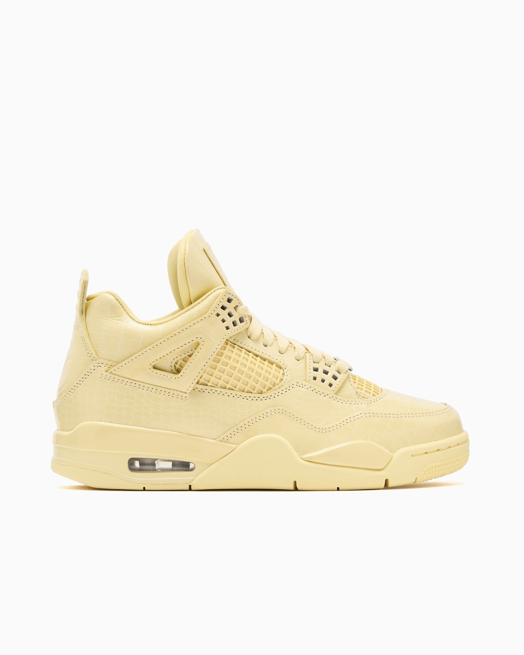 J Balvin x Air Jordan 4 "Lemonade" (SKU: IW2872-700). Photo via FOOTDISTRICT.