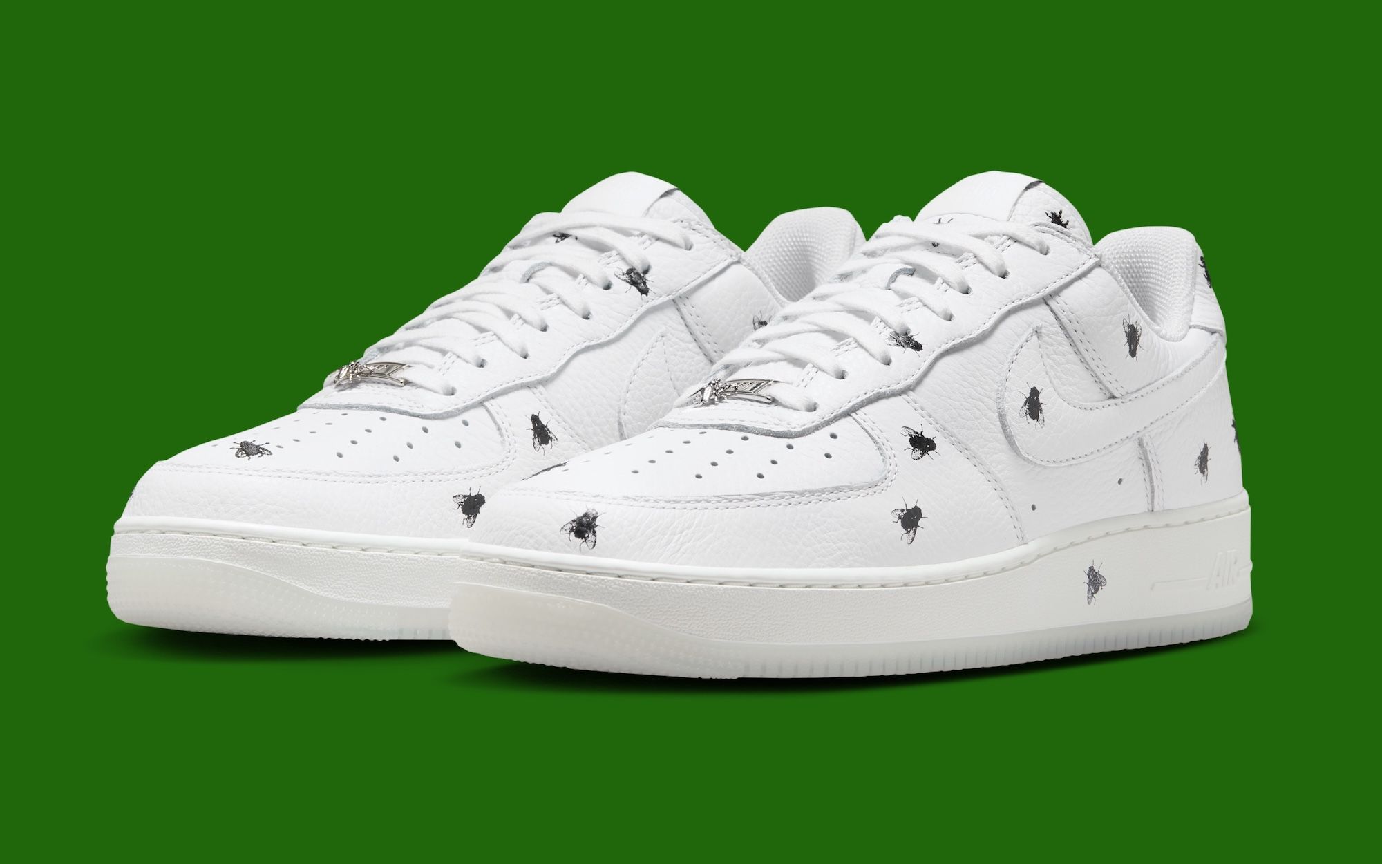 The Pure Platinum Nike Air Force 1 Low Flyknit is Available