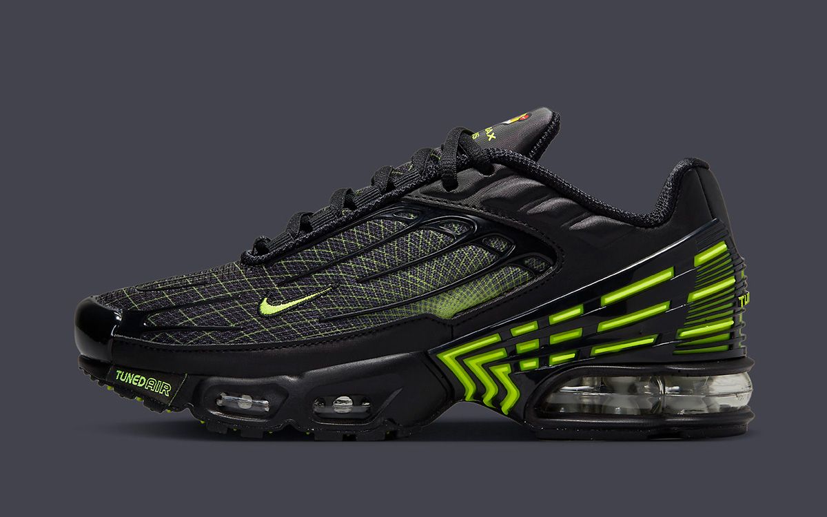 Nike 27 black on sale and neon green