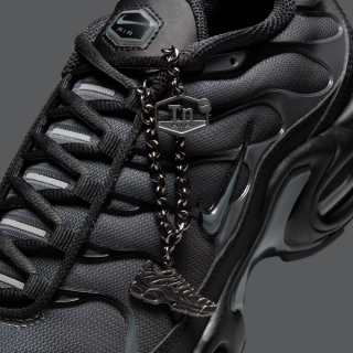 Nike Air Max Plus “Black/Metallic Silver” Highlights with Special Chain