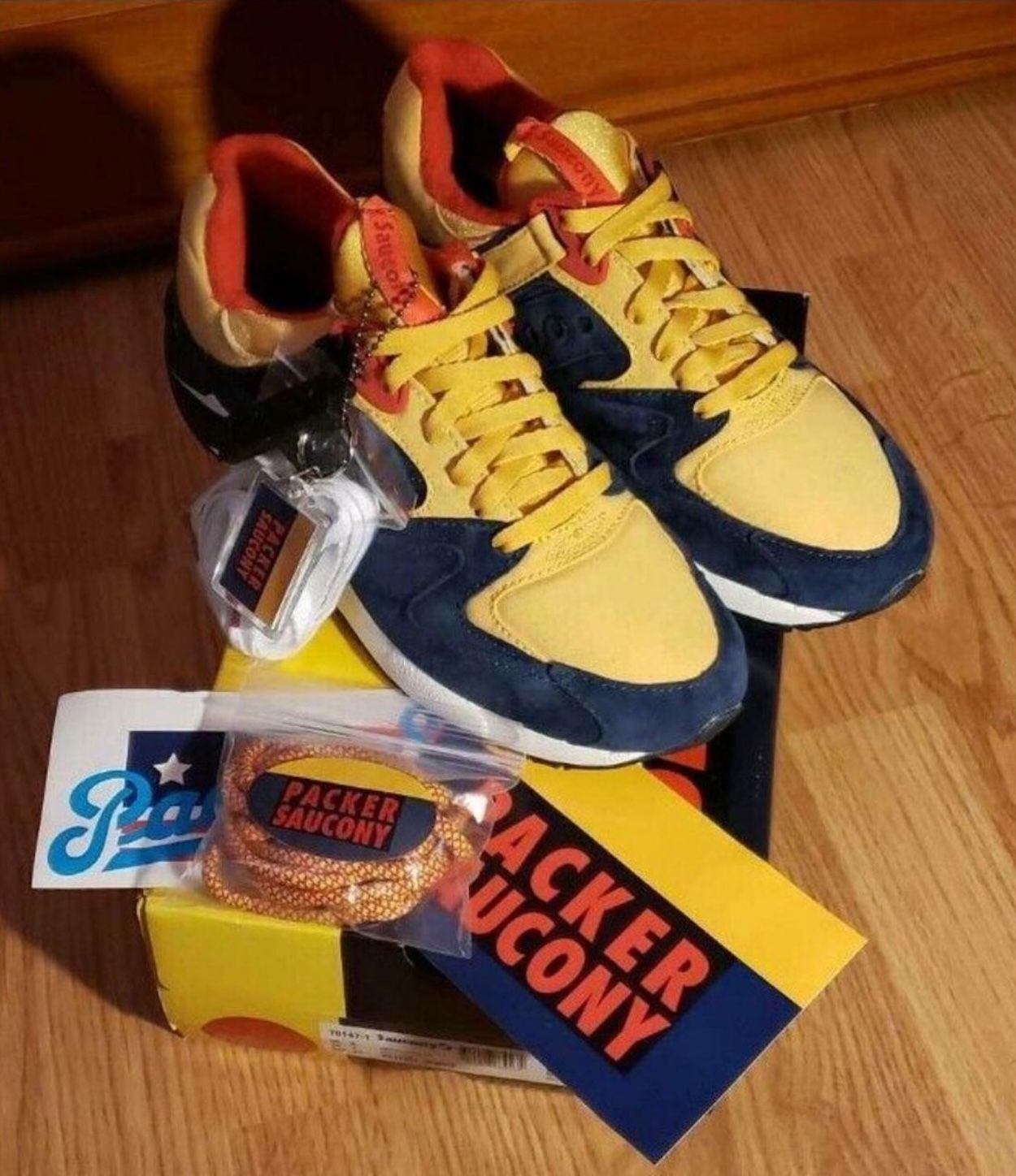 "Snow Beach" Saucony Grid 9000 by Just Blaze & Packer Shoes. Photo via @melodynotes4u on Mercari.