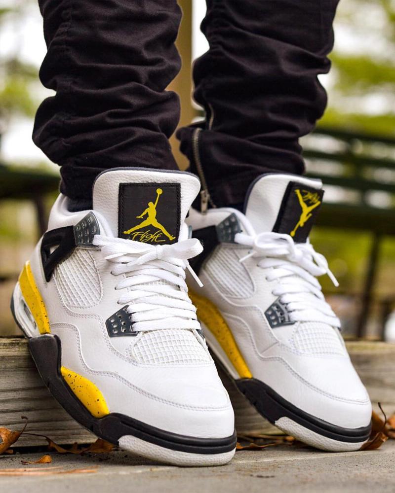 Air Jordan 4 Tour Yellow 2026 on feet widok