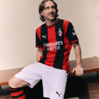 Luka Modrić wearing the AC Milan 2026-27 Home kit by PUMA.