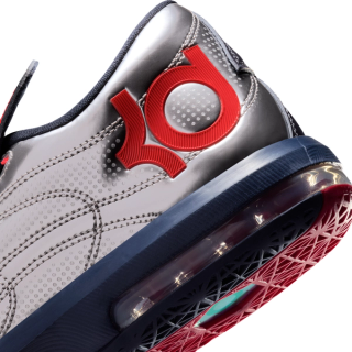 PSG x Nike KD 6 "Metallic Silver" (SKU: IU0593-001). Photo via Nike.