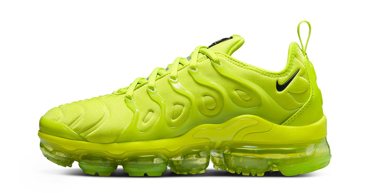 vapormax plus tennis ball