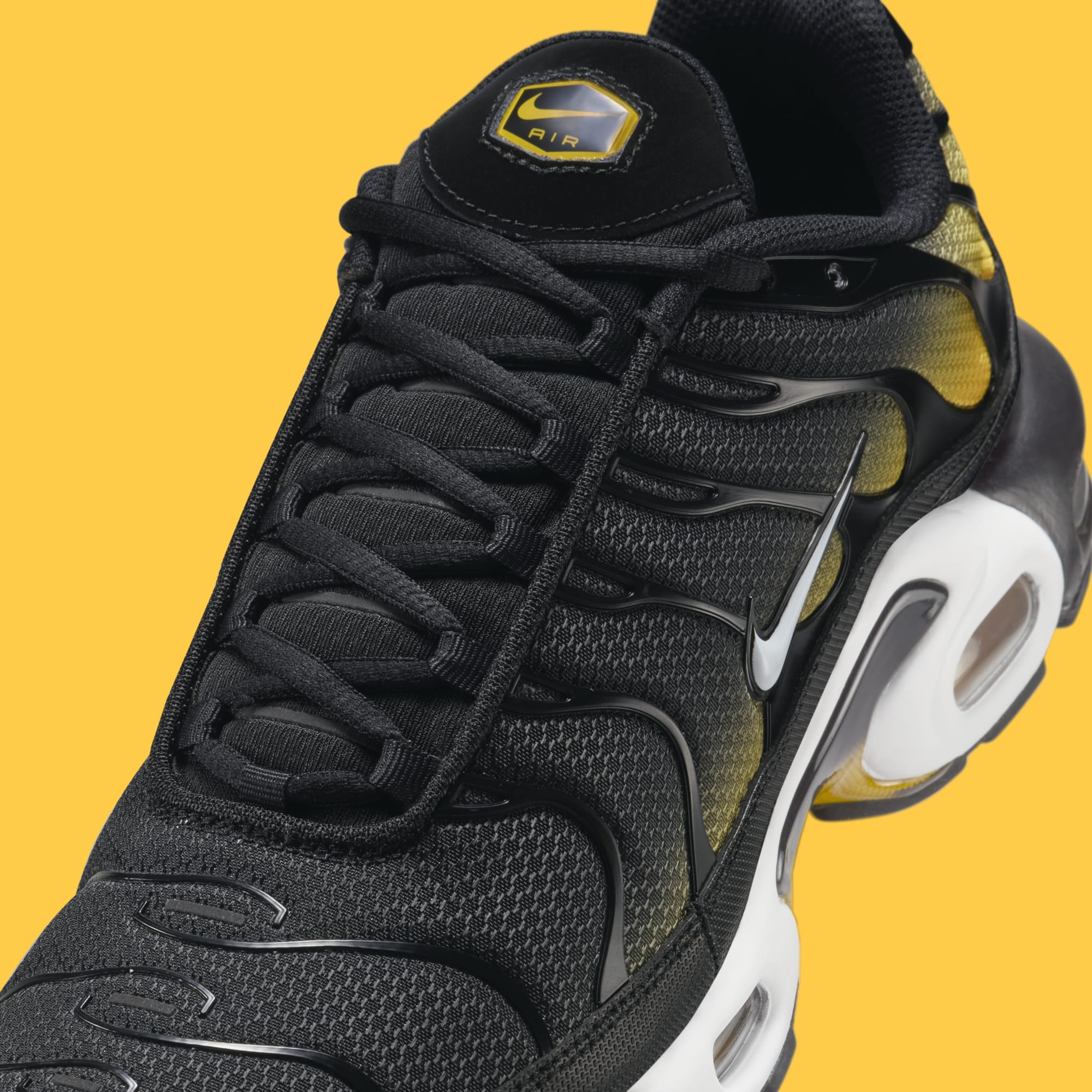 NIKE★AIR MAX PLUS★WHITE/BLACK/UNIVERSITY GOLD Nike Air Max Plus White Metallic Gold for Sale
