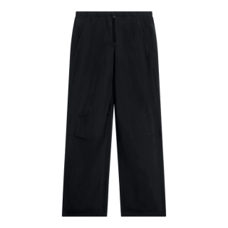 On Parachute Pants. Photo via On.