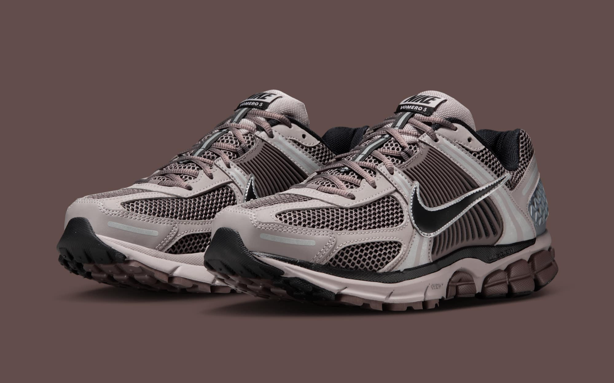 ◆正規品◆NIKE ZOOM VOMERO 5 COLLEGE GREY CAVE STONE◆関税込 The 