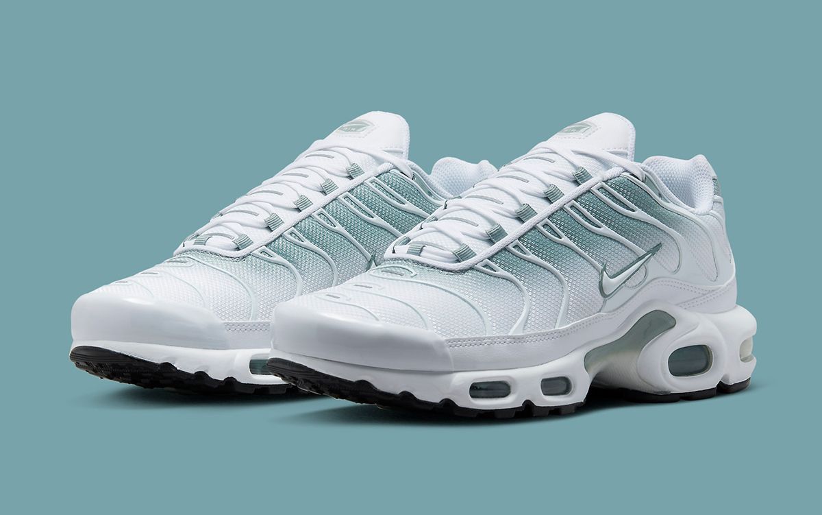 White and green shop nike tns