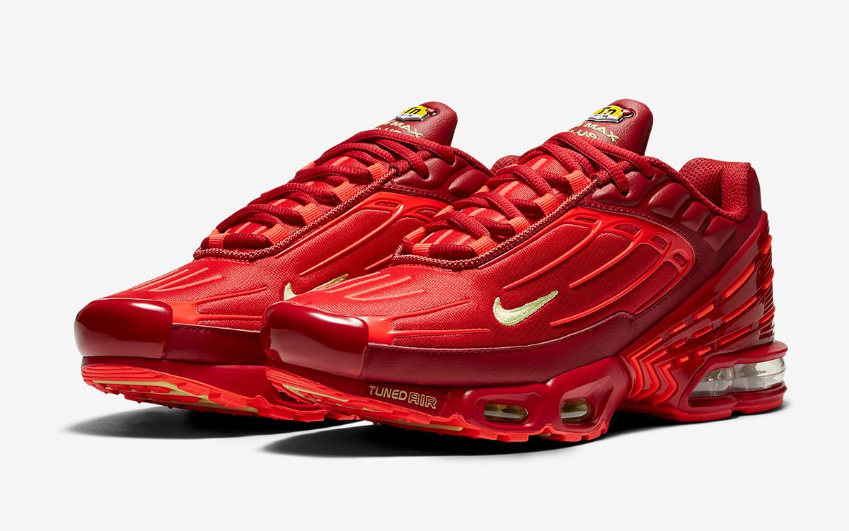 Air max plus red hotsell and black and gold