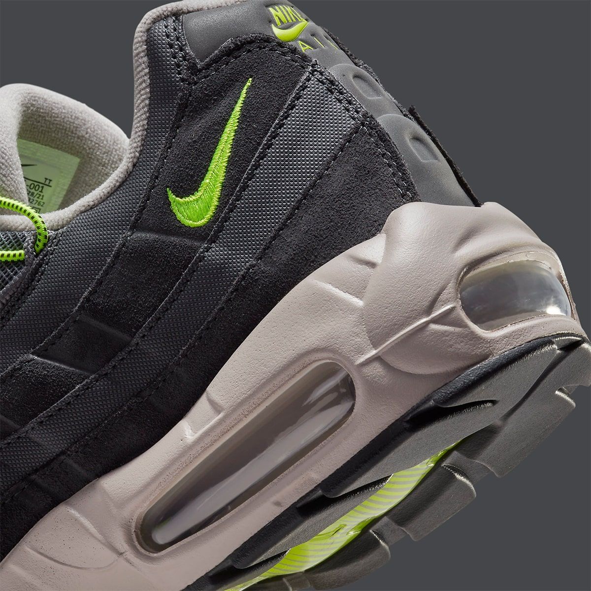 Dual-Laced Air Max 95 Appears in “Neon” | House of Heat°