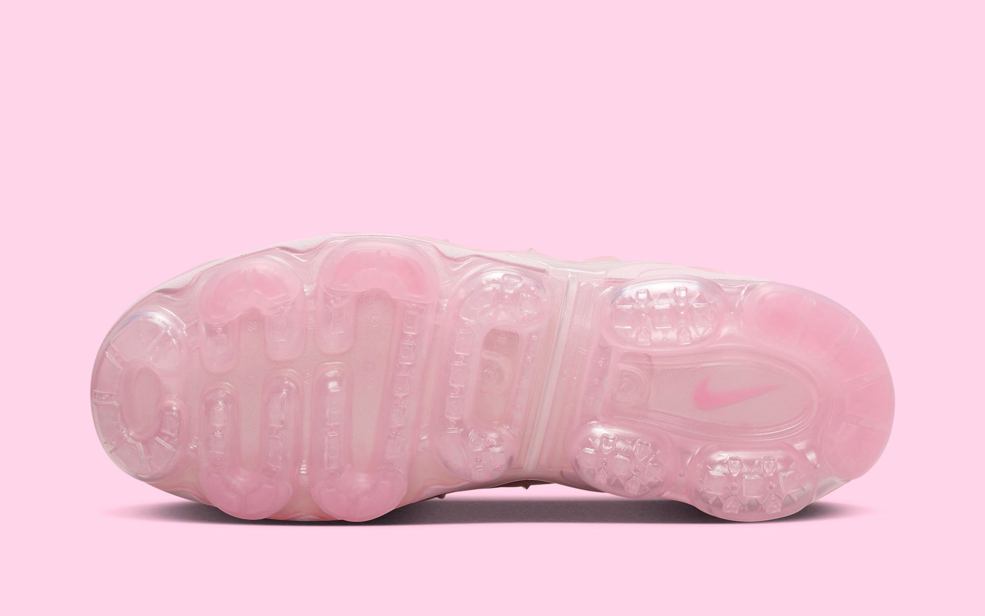 The Nike Air VaporMax Plus Pops Up in Playful Pink