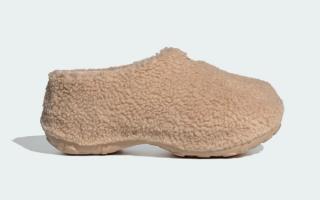 Cozy-Up to the Adidas Adifom Stan Mule "Sherpa Fleece" This Fall