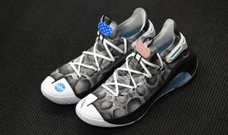 UNDER ARMOUR CURRY 8 MOON LANDING