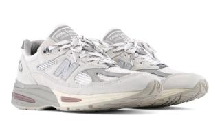 New Balance 991v2 "Wind Chime/Brilliant White" (SKU: U991AC2). Photo via New Balance.