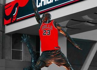 chicago bulls color nike jerseys michael jordan statue 01 696x504