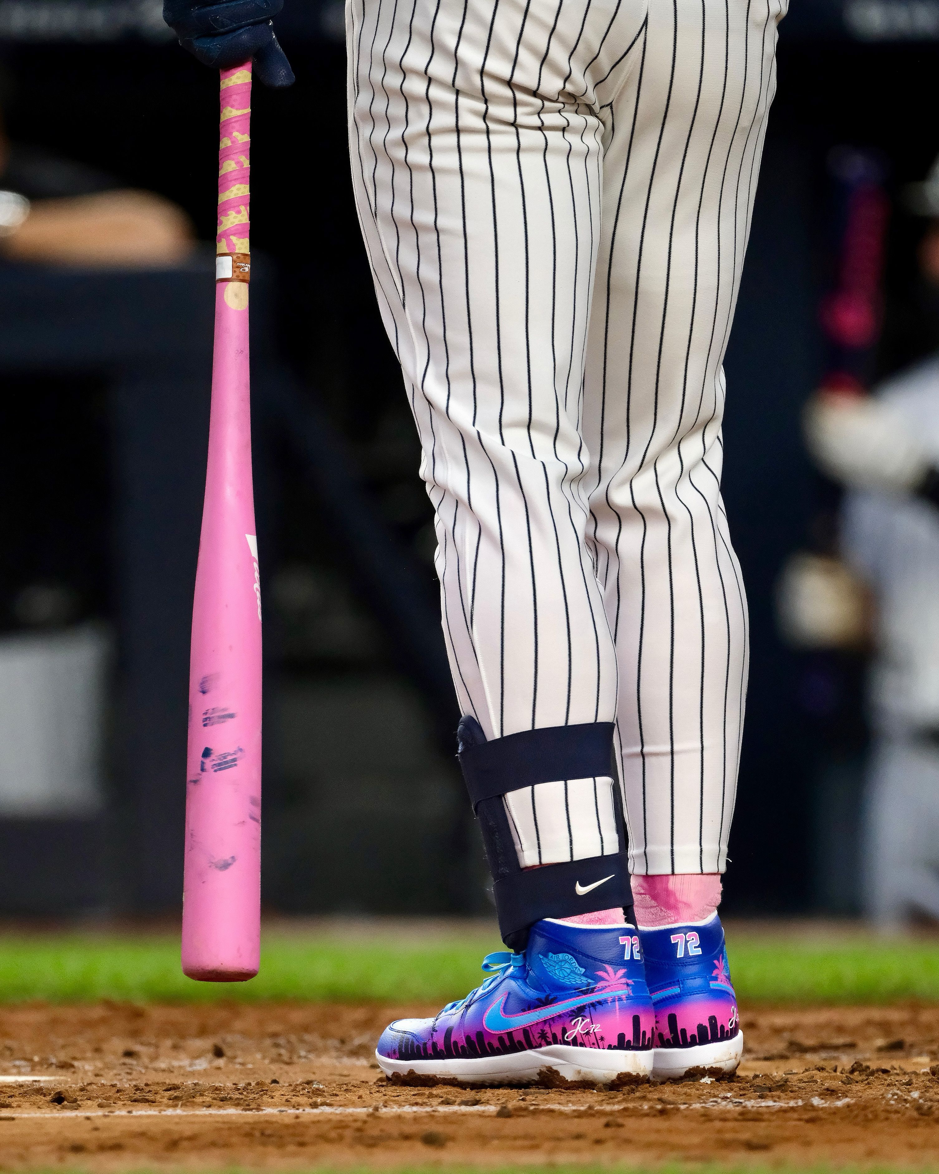 Yerry De Los Santos' “South Beach” Air Jordan 1 Cleats. Photos via MLB.