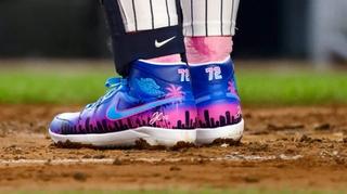 Yerry De Los Santos' “South Beach” Air Jordan 1 Cleats. Photos via MLB.
