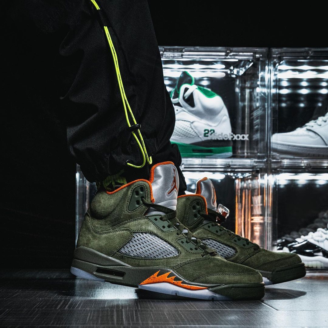 Olive clearance jordans 12