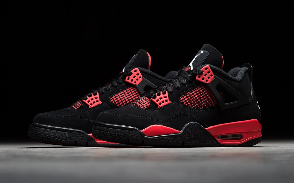 Black white best sale red jordan 4