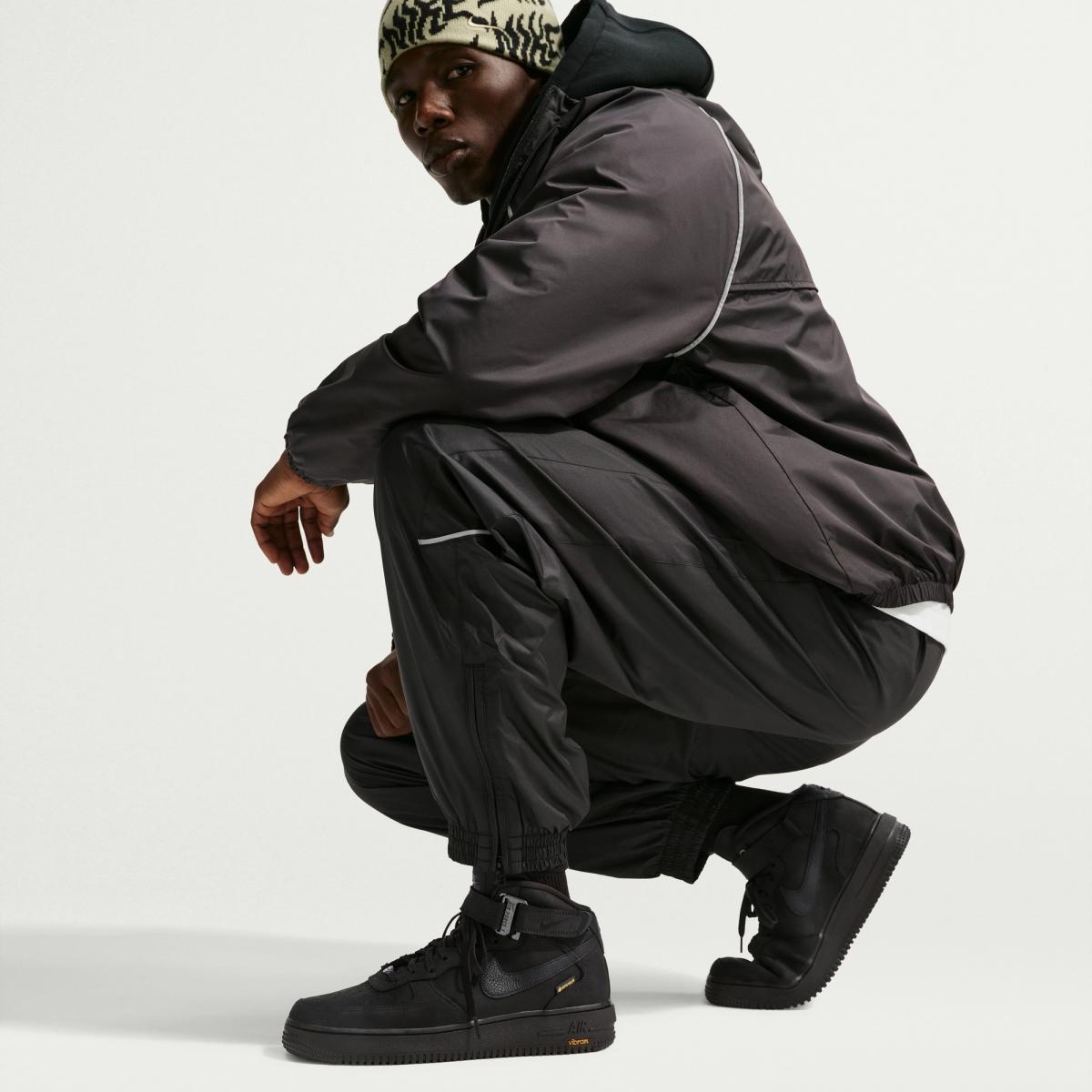Nike Air Force 1 Mid GORE-TEX Vibram Black outsole